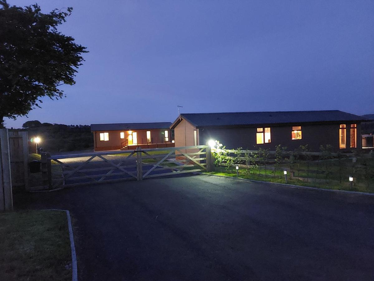 Luxury Family Beechwood Lodge With Hot Tub Lochwinnoch المظهر الخارجي الصورة