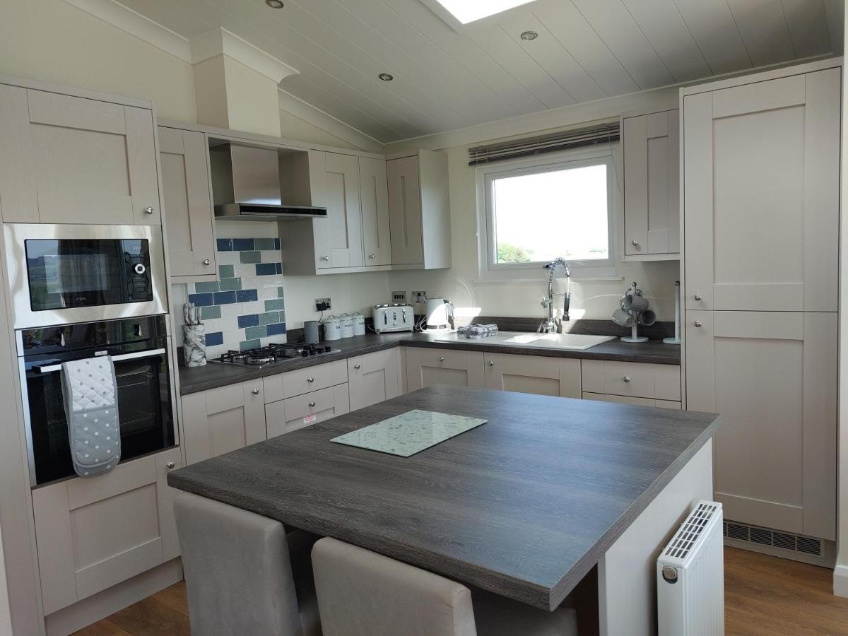 Luxury Family Beechwood Lodge With Hot Tub Lochwinnoch المظهر الخارجي الصورة