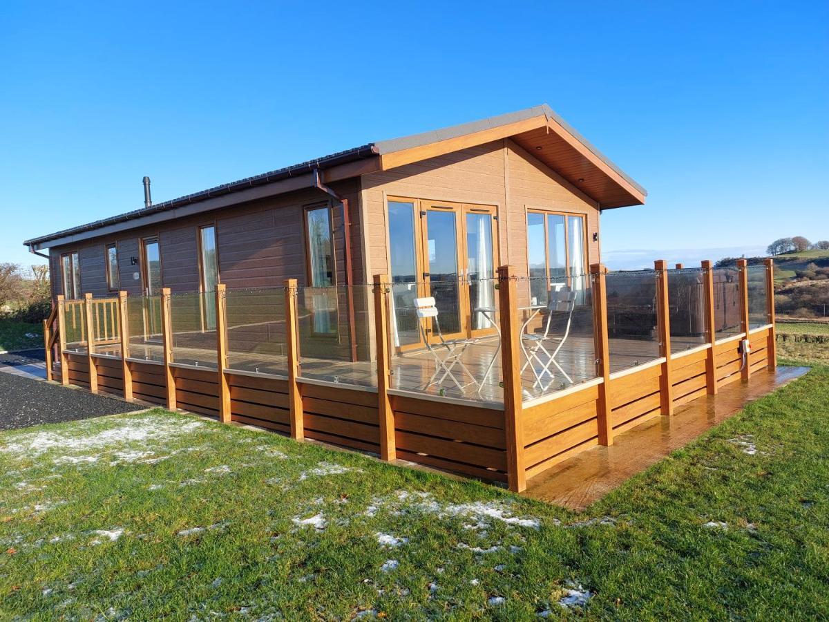 Luxury Family Beechwood Lodge With Hot Tub Lochwinnoch المظهر الخارجي الصورة