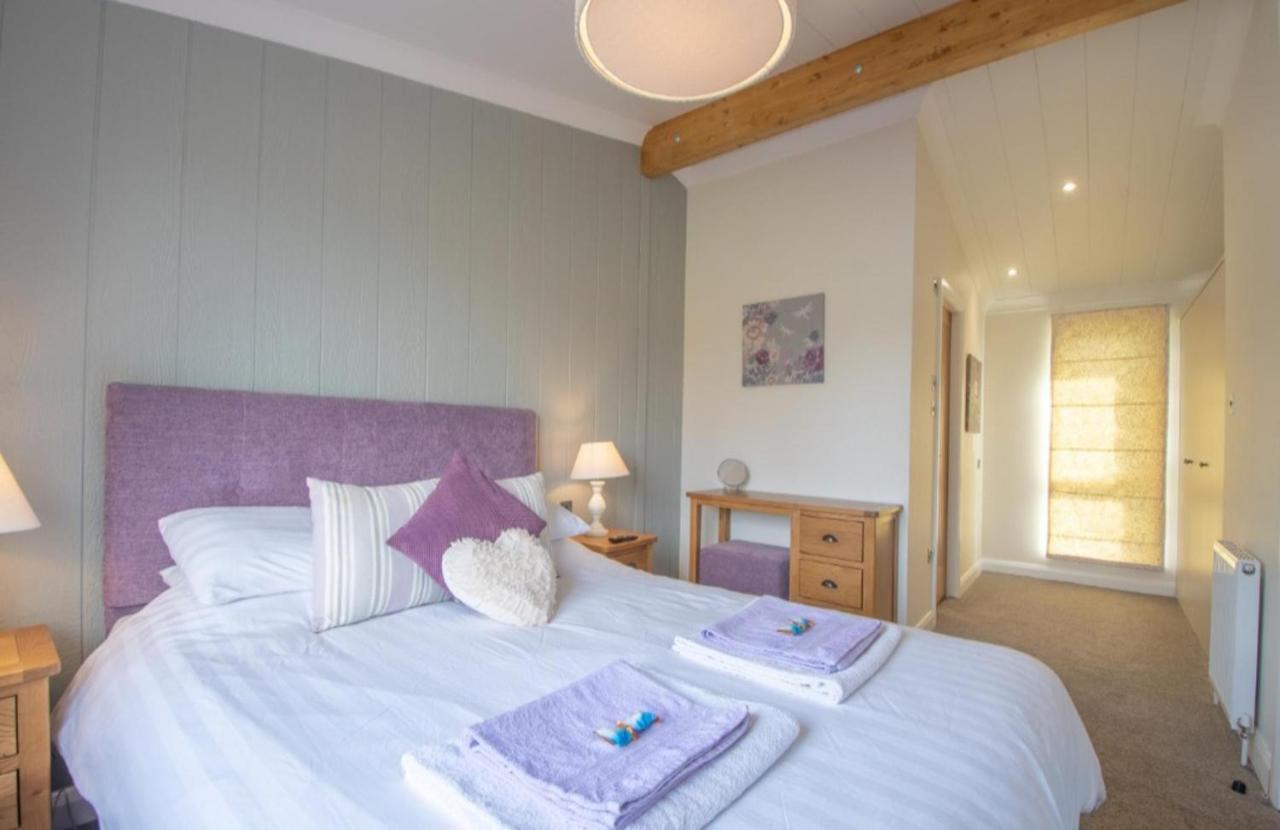 Luxury Family Beechwood Lodge With Hot Tub Lochwinnoch المظهر الخارجي الصورة