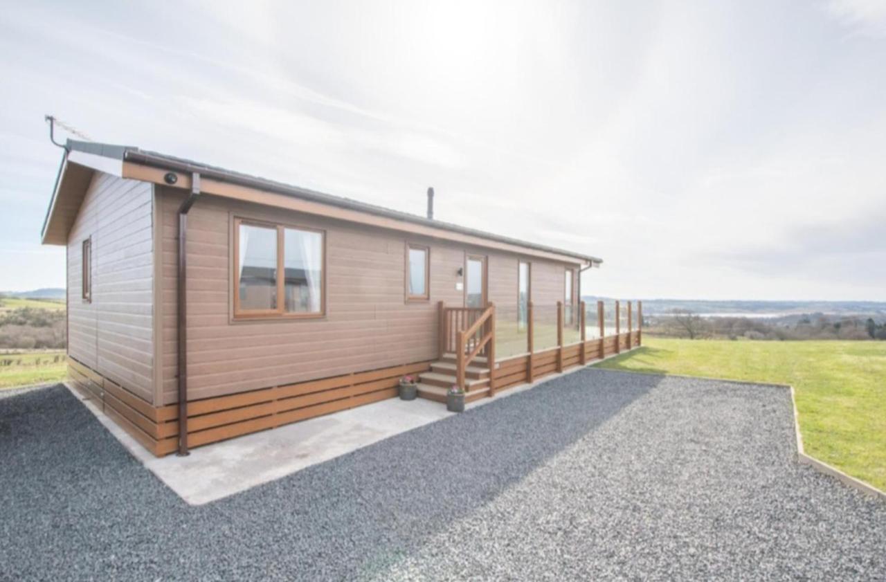 Luxury Family Beechwood Lodge With Hot Tub Lochwinnoch المظهر الخارجي الصورة