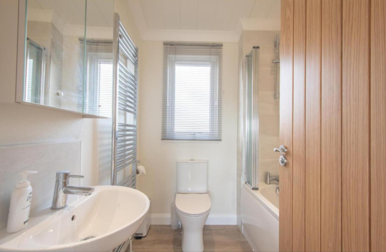 Luxury Family Beechwood Lodge With Hot Tub Lochwinnoch المظهر الخارجي الصورة