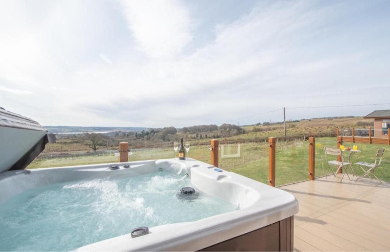 Luxury Family Beechwood Lodge With Hot Tub Lochwinnoch المظهر الخارجي الصورة