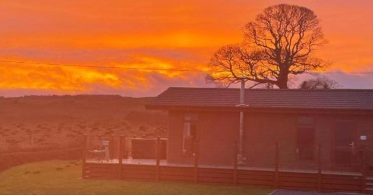Luxury Family Beechwood Lodge With Hot Tub Lochwinnoch المظهر الخارجي الصورة