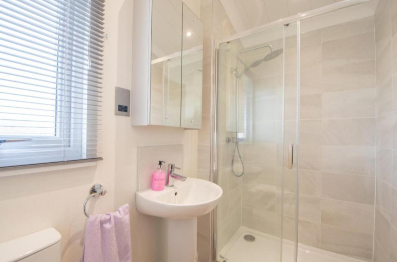 Luxury Family Beechwood Lodge With Hot Tub Lochwinnoch المظهر الخارجي الصورة