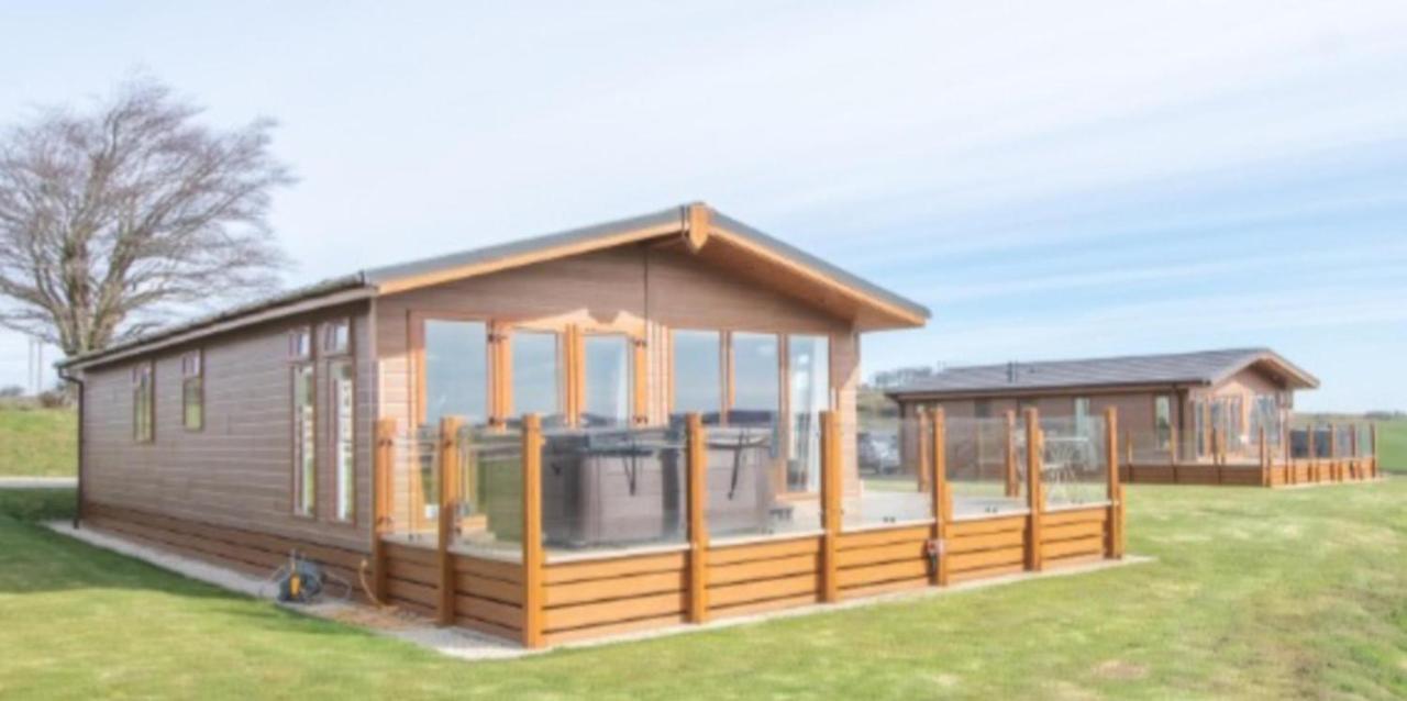 Luxury Family Beechwood Lodge With Hot Tub Lochwinnoch المظهر الخارجي الصورة