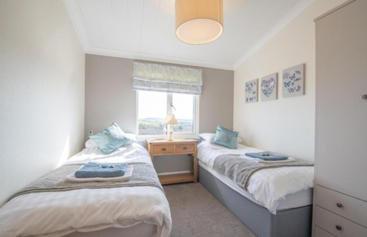 Luxury Family Beechwood Lodge With Hot Tub Lochwinnoch المظهر الخارجي الصورة