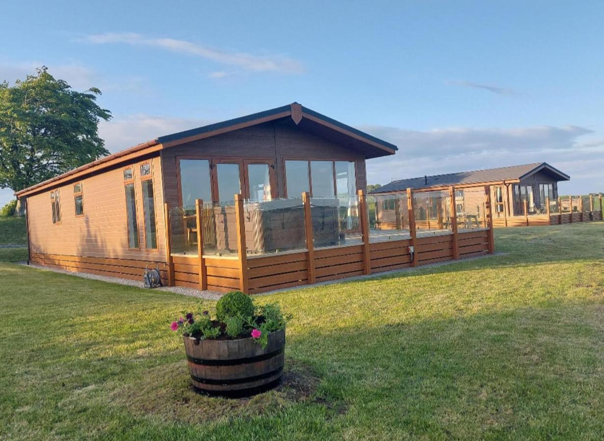 Luxury Family Beechwood Lodge With Hot Tub Lochwinnoch المظهر الخارجي الصورة
