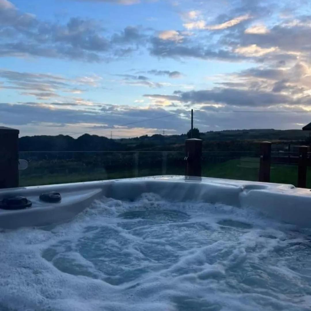 Luxury Family Beechwood Lodge With Hot Tub Lochwinnoch المظهر الخارجي الصورة
